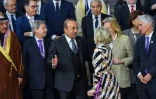 Le ministre turc des Affaires étrangères Mevlut Cavusoglu (C) au milieu d'autres dirigeants internationaux lors d'une réunion sur la Syrie, le 14 mars 2019 à Bruxelles