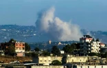 La fumée de frappes israéliennes sur le village de Deir Siryan, vue depuis Nabatiyé, dans le sud du Liban, le 14 juillet 2026