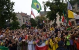 La foule attend le passage du pape pendant les JMJ Ă Cracovie le 28 juillet 2016