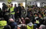 Des "gilets jaunes" participent à la deuxième "Assemblée des assemblées" à la "Maison du Peuple", le 5 avril 2019 à Saint-Nazaire