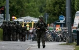 Mise en place par la police d'un cordon de sécurité autour du centre commercial Olympia Einkaufzentrum le 22 juillet 2016 à Munich