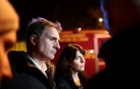 Le maire de Grenoble, Eric Piolle, s'adresse à la presse près du bar où une grenade a été lancée, à Grenoble, le 12 février 2025
