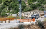 Des soldats et des policiers israéliens ferment le poste de contrôle militaire israélien
d'Atara, près de Ramallah, en Cisjordanie occupée, le 20 septembre 2026 