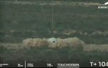 Image tirée d'une retransmission de Blue Origin montrant la capsule Blue Shepard avec l'équipage de la mission NS-26, lors de son atterrissage après avoir décollé du site de lancement 1, le 29 août 2024 au nord de Van Horn, au Texas