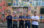 (g-d) David Otalvaro, Jaime Garcia, Olmedo Franco, Hector Otalvaro et Dilan Franco, employés et propriétaires de l'imprimerie La Linterna, le 15 mars 2021 à Cali, en Colombie
