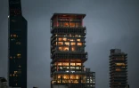 Antilia, la demeure familiale de Mukesh Ambani, un gratte-ciel de 27 étages, le 9 juillet 2024 à Bombay, en Inde