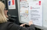 Une affichette indique la fermeture des écoles dans le Haut-Rhin à Mulhouse le 6 mars 2020