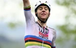 Le Slovène Tadej Pogacar (UAE) à l'arrivée de la Flèche Wallonne, le 23 avril 2025 à Huy, en Belgique.
