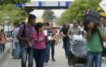 Des personnes traversent le pont Simon Bolivar à Cucuta (Colombie), à la frontière avec le Venezuela, le 9 février 2019
