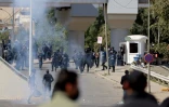 Echauffourées entre forces de sécurité irakiennes et manifestants irakiens, près de la Zone verte, où se trouve l’ambassade des États-Unis, à Bagdad, le 1er mars 2026.

Iraqis clash with security forces as they try to approach a bridge leading to the Green Zone where the US embassy is located, in Baghdad on March 1, 2026, the morning after the US and Israel targeted Iran. Hundreds of Iraqis, many dressed in black, attempted March 1, to storm Baghdad's fortified Green Zone, where the US embassy is located, after the killing of Iran's supreme leader, Ali Khamenei.

