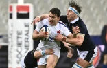 Le demi de mêlée français Antoine Dupont (c) plaqué lors du match des Six Nations contre l'Ecosse, au Stade de France, le 26 mars 2021