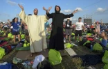 Des pelerins attendent l'arrivée du pape François lors des JMJ au Panama, le 26 janvier 2019