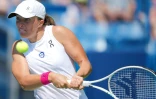 La Polonaise Iga Swiatek face à la Tchèque Marketa Vondrousova, au tournoi de Cincinnati, le 18 août 2023