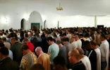 Des musulmans prient dans la Grande mosquée de Saint-Denis, près de Paris, le 27 mai 2017, premier jour du mois sacré du ramadan