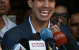 L'opposant vénézuélien Juan Guaido, reconnu par une cinquantaine de pays comme président intérimaire du Venezuela, parle à la presse le 10 février 2019 à la sortie d'une messe à  Caracas