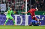 Le gardien portugais Anthony Lopes concède un but à Memphis Depay pour la première réalisation des Pays-Bas à Genève, le 26 mars 2018