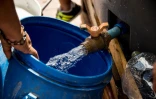 Dans le monde, 2,2 milliards de personnes n'ont pas accès à une eau potable sûre, 3,5 milliards étant privés de services d'assainissement également sûrs