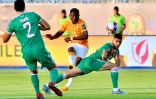 L'attaquant ivoirien Max-Alain Gradel tire au but contre l'Algérie en quart de finale de la CAN, le 11 juillet 2019 à Suez