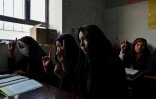 Des lycéennes dans leur salle de classe du village de Nawabad, à une cinquantaine de km de Ghazni, en Afghanistan, le 14 novembre 2021