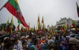 Manifestation pro-nationaliste devant l'hôtel  de ville de Rangoun contre l'ingérence internationale dans le crise de l'Etat de Rakhine, le 18 septembre 2017.