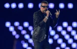 Le chanteur pop britannique George Michael sur scène le 12 août 2012 au stade olympique de Londres, pour la clôture des jeux Olympiques