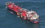 Vue aérienne du pétrolier MV Stena Immaculate à l'ancre en mer du Nord, après avoir été heurté la veille par le porte-conteneurs MV Solon gau large de Withernsea, à l'est de l'Angleterre, le 11 mars 2025
