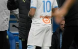 L'entraîneur argentin de Marseille Jorge Sampaoli discute avec le milieu de terrain Dimitri Payet, avant le match de la 22e journée de Ligue 1 face à Rennes, le 10 mars 2021 au Stade Vélodrome