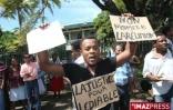 Mercredi 2 Avril 2007

le colonel bacar et ses hommes à leur arrivée au tribunal administratif