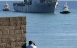 Vendredi 11 Avril 2008
Le bateau de guerre américain USS Ashland à son arrivée au port est