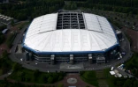Vue aérienne de la Veltins Arena, le stade du club de Schalke 04, le 8 mai 2020 à Gelsenkirchen