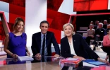 Marine Le Pen (D) avec les journalistes de "L'Émission politique" sur France 2, David Pujadas (C) et Léa Salamé (G) le 9 février 2017 à Saint-Cloud