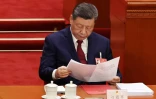 Le président chinois Xi Jinping (c) lors de la séance de clôture de l'Assemblée nationale populaire (ANP) au Palais de l'Assemblée du Peuple à Pékin, le 12 mars 2026