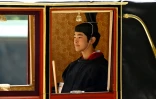 Le prince Hisahito du Japon (d) se rend en calèche à une cérémonie de passage à l'âge adulte, au palais impérial de Tokyo, le 6 septembre 2025