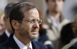 Le président d'Israël Isaac Herzog assiste à l'hommage aux victimes de Mohamed Merah, dans la cour de l'école Ohr Torah à Toulouse, le 20 mars 2022