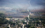 Vue aérienne d'une forêt ravagée par des incendies, le 29 juillet 2022 près de Landiras (Gironde)   