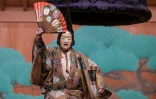 Mayuko Kashiwazaki (2e d) lors de la pièce "Dojoji" du théâtre nô, le 27 février 2024 à Tokyo