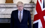 Le Premier ministre britannique Boris Johnson observe deux minutes Ă Londres, le 8 mai 2020
