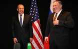 Le chef de la diplomatie américaine Mike Pompeo (d) et son homologue russe Sergueï Lavrov lors d'une rencontre le 6 mai 2019 à Rovaniemin, en Finlande, une semaine avant le voyage du secrétaire d'Etat en Russie