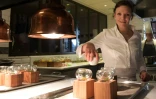 Fanny Rey, cheffe étoilée par le guide Michelin, ici le 20 février 2017 dans son restaurant à Saint-Rémy-de-Provence
