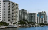 Des immeubles résidentiels à Miami Beach, le 20 janvier 2022 en Floride