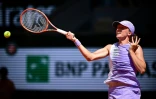 La Polonaise Iga Swiatek lors de son match contre l'Australienne Emerson Jones sur le court Philippe-Chatrier Ă Roland-Garros le 25 mai 2026 Ă Paris