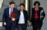 Patrick Kanner, Najat Vallaud-Belkacem et Myriam El Khomri à la sortie du conseil des ministres le 6 avril 2016 à l'Elysée à Paris
