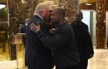 Le rappeur américain Kanye West (d) et le président élu des Etats-Unis Donald Trump, le 13 décembre 2016 à New York