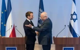 Le président français Emmanuel Macron (G) et son homologue israélien Reuven Rivlin (D) lors d'une conférence de presse à Jérusalem, le 22 janvier 2020