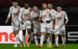 Le milieu de terrain de Lorient, Quentin Boisgard (3e d), félicité par ses coéquipiers après avoir égalisé (1-1) face à Rennes, lors du match de L1, le 3 février 2021 au Roazhon Park à Rennes