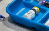 Flacon de vaccin contre la variole du singe au Pride Center de Wilton Manors, en Floride, le 12 juillet 2022.