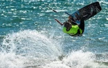 Salvatore Flaccovio, 39 ans, sur son kitesurf ke 7 mai 2020 à Ladispoli, à 40 kilomètres de Rome