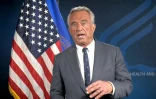 Capture d'écran montrant le secrétaire américain à la Santé, Robert F. Kennedy Jr., dans un message vidéo diffusé à l'Assemblée mondiale de la Santé, à Genève, le 20 mai 2025