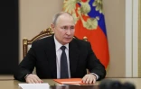Le président russe Vladimir Poutine préside une réunion en vidéoconférence, le 14 avril 2023 à Moscou, en Russie