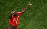 L'attaquant belge Romelu Lukaku bras levé vers le ciel après la victoire face au Japon en 8e de finale du Mondial, le 2 juillet 2018 à Rostov
